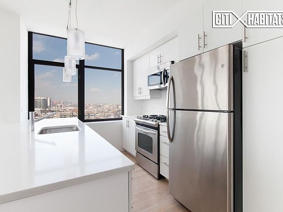 3rd image of 424 Bedford Ave APT 8D