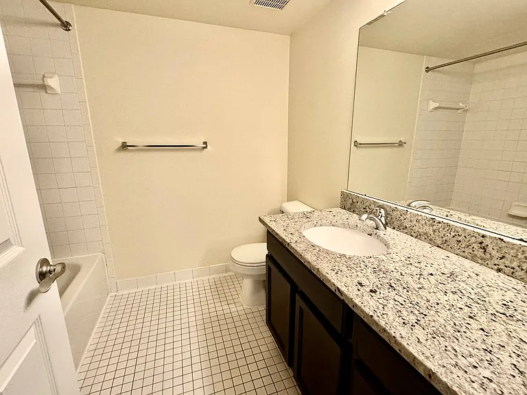 Lakeside Village Apartments — Photo 83
