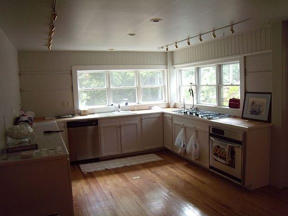 Bright, airy Kitchen