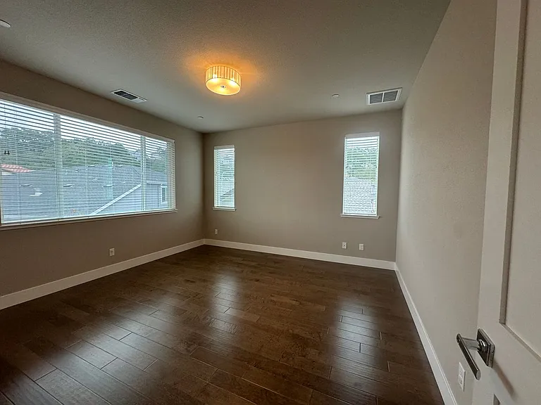 1845 Palisades Dr — Photo 16