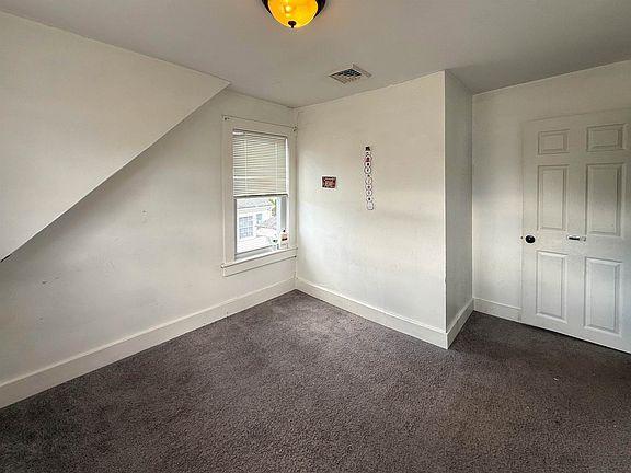 5th image of 106 Burke Street