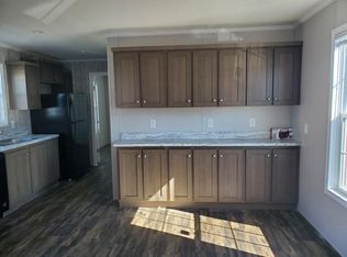 196 Country Forest Dr, Fort Wayne, IN 46818