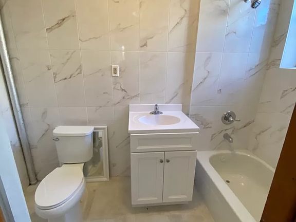 4th image of 1569 70th St #1