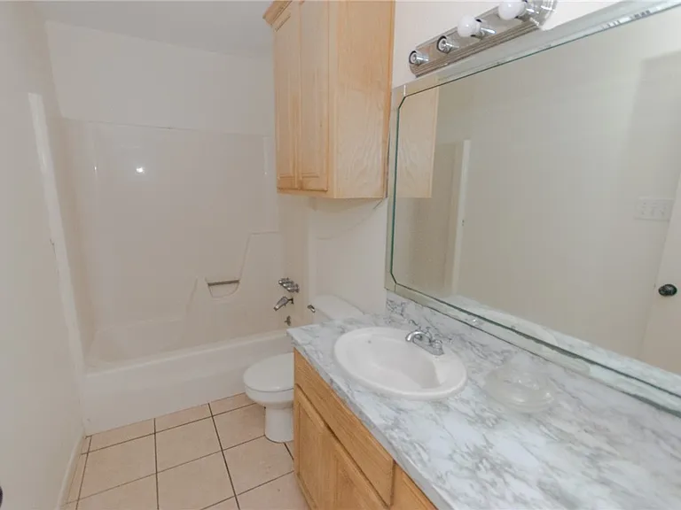 2240 Lombardy Dr — Photo 9