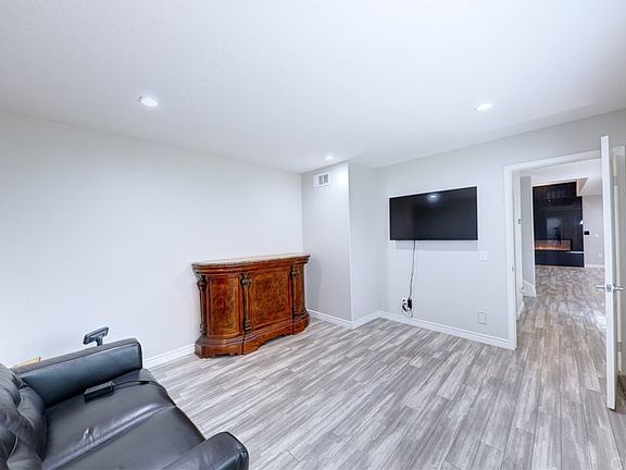 5th image of 600 Wakefield Ct Unit 102