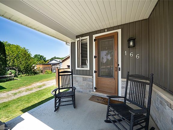 5th image of 166 King St