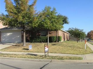 1056 Valley Brook Ln, Grand Prairie, TX 75052