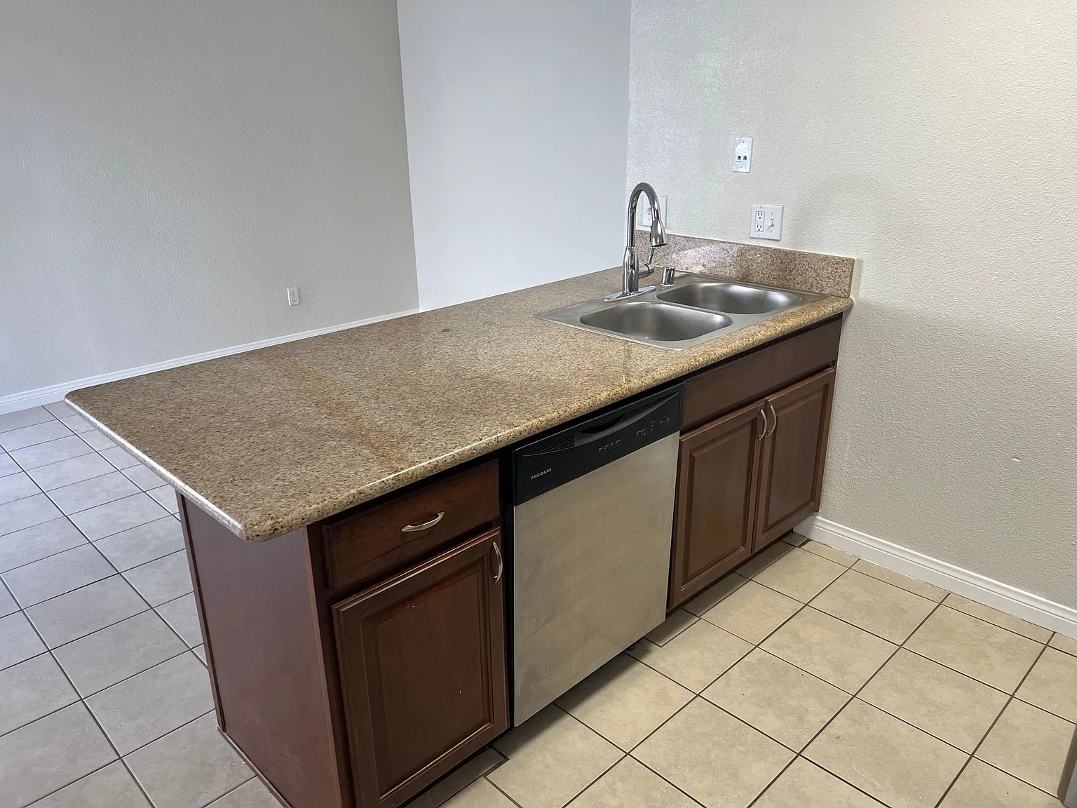 4326 Oregon St — Photo 4