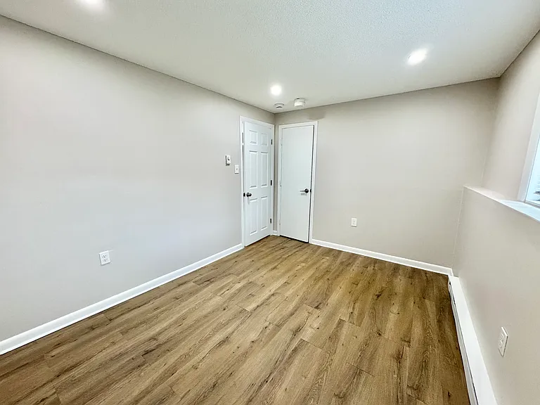 328 Greenwood St #B14 — Photo 8