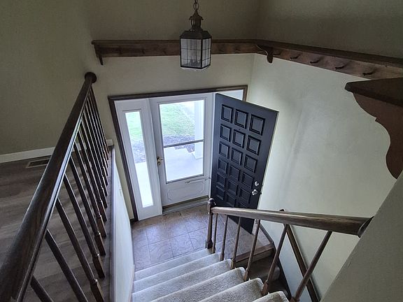 4th image of 285 Bernard Dr