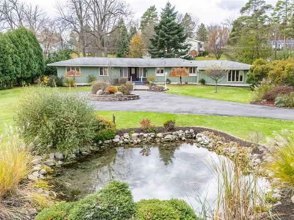 1 White Springs Cir, Geneva, NY 14456