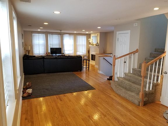 5th image of 2655 N Southport Ave #2
