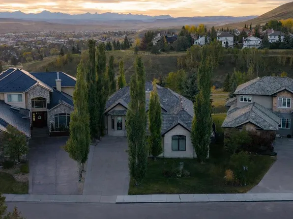 140 E Gleneagles Lndg, Cochrane, AB T4C 1W3