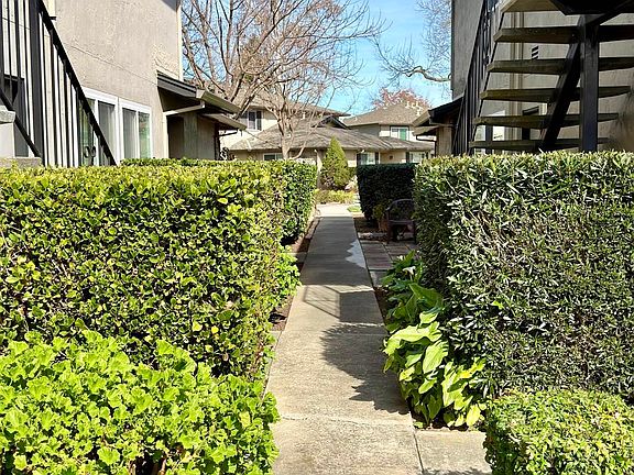 3rd image of 1360 Del Rio Ct APT 4