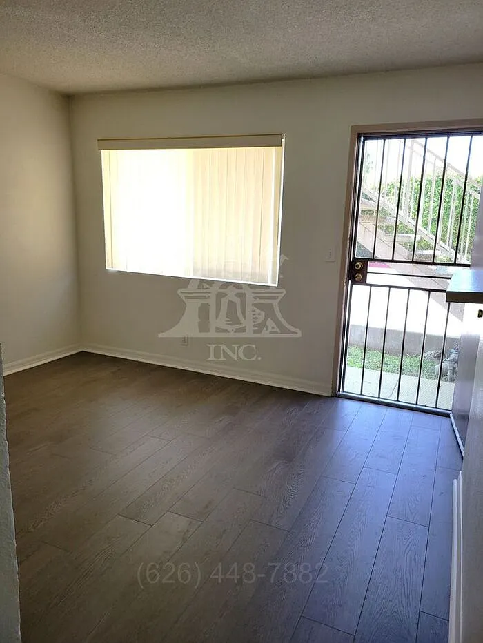 2 bed, 1.0 bath, 552 sqft, $1,560 — Photo 2