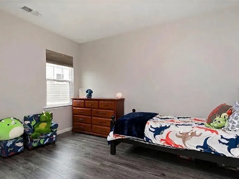 401 Ivy Arbor Way — Photo 9