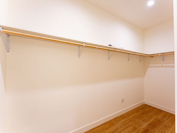 5th image of 8625 Hayvenhurst Ave #8621