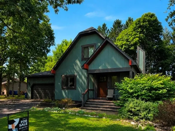 705 Estes Ct, Waterford, MI 48327