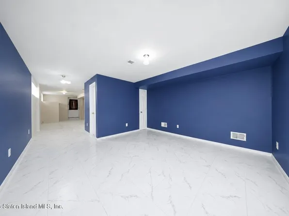 81 Gary St, Staten Island, NY 10312