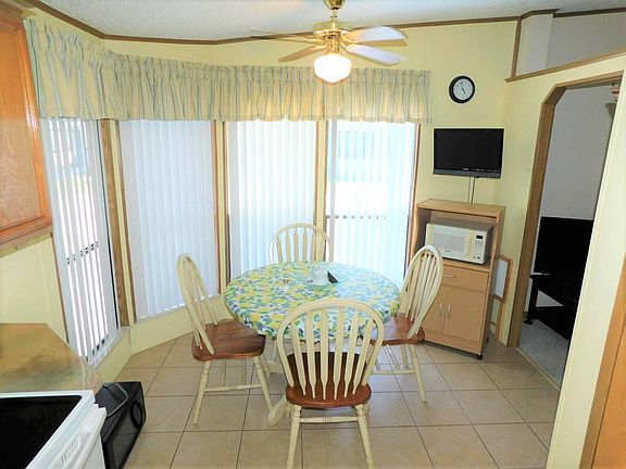 5th image of 1721 Conifer Ave