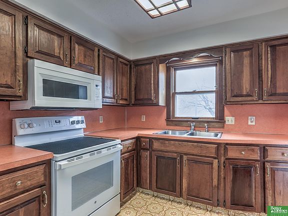 5th image of 4420 Mayberry St