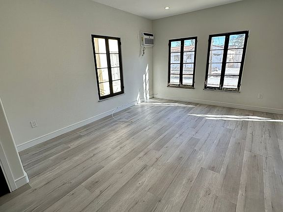 3rd image of 206 S Fuller Ave APT 204