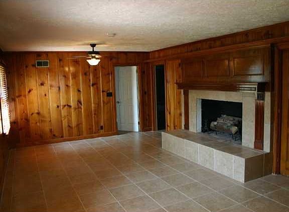 3rd image of 23 Parkwood Cir