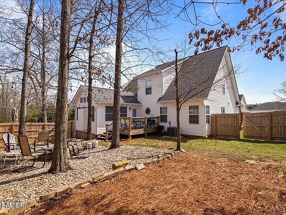 2nd image of 725 Chamberlain Manor Way
