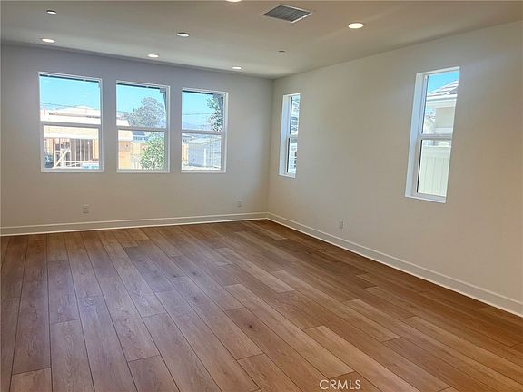 3rd image of 485 Tracy Pl