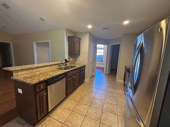 2nd image of 10 Leah Ct