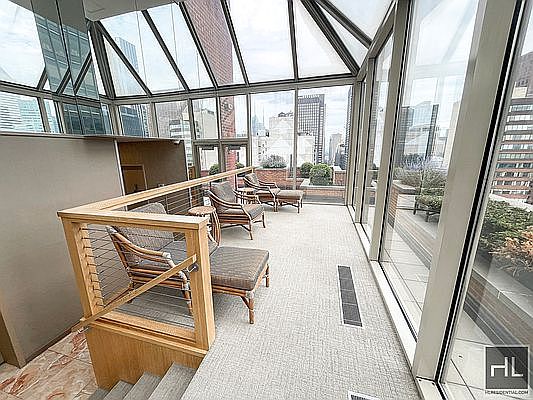5th image of 236 E 47th St APT 26