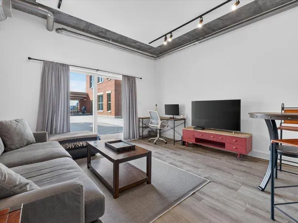 150 Bee St APT 306, Charleston, SC 29401