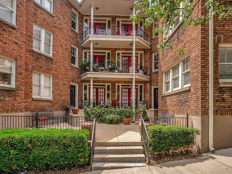 Elmhardt Apartments — Photo 9