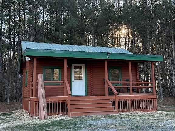2nd image of 1692 Edmunds Rd