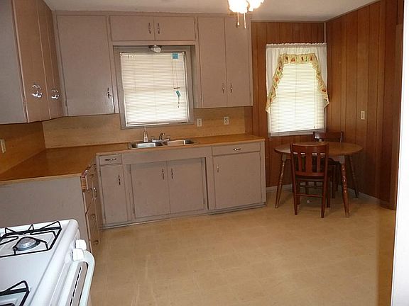 2nd image of 725 Concordia A Dr
