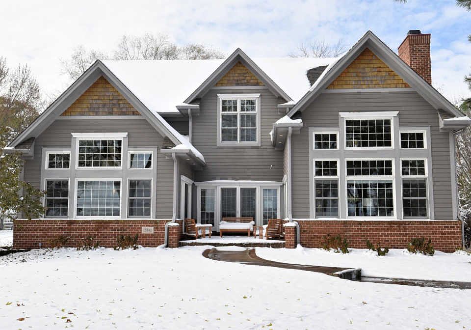 1st image of 584 Lac La Belle Dr