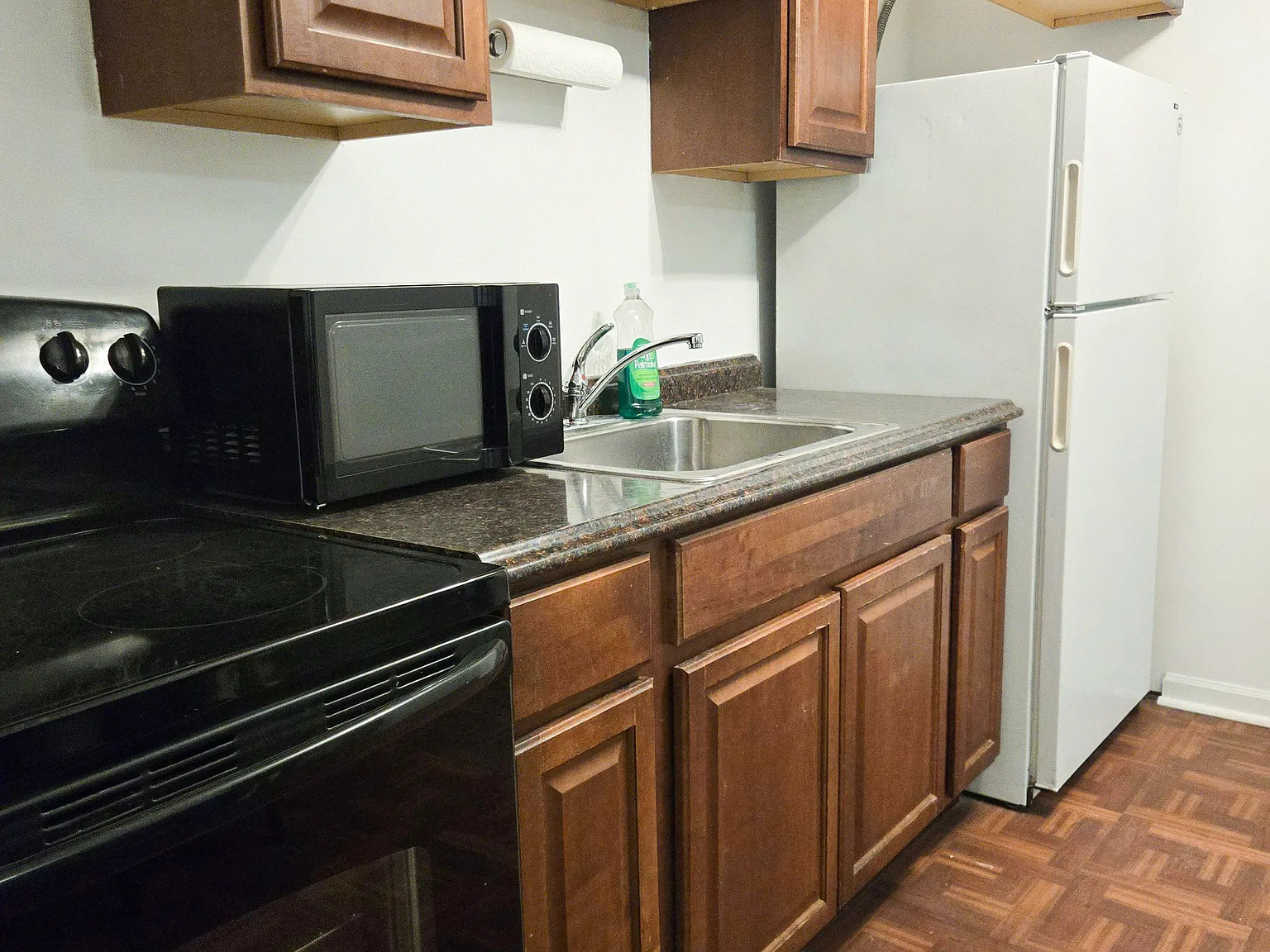 2 bed, 1.0 bath, 2500 sqft, $2,503 — Photo 3