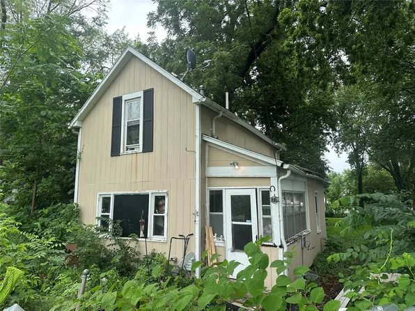 1719 Lyon St, Des Moines, IA 50316