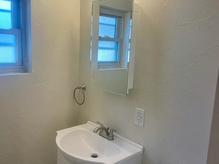 207 N 3rd St #1/2 — Photo 8