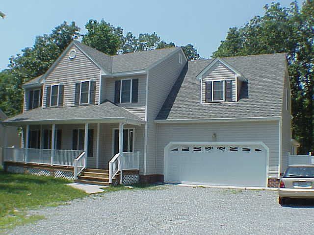 Spotless home in great location of King William!