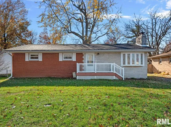 920 E Washington St, Riverton, IL 62561