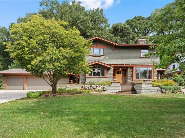 1619 Golf View Dr, River Falls, WI 54022