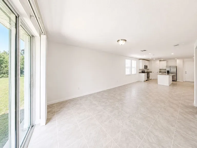2404 White Tail St — Photo 2