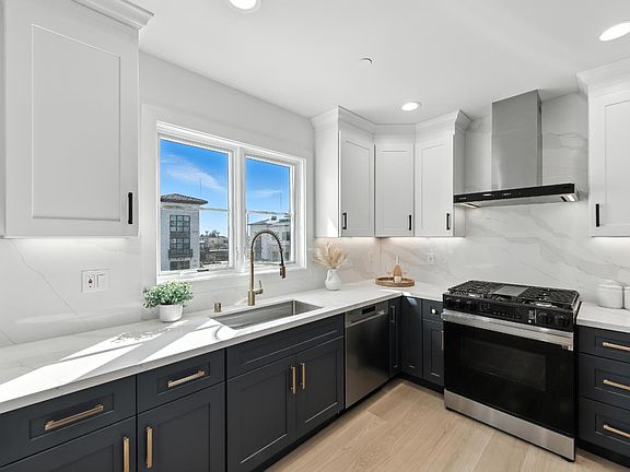 5th image of 560 El Camino Real #201
