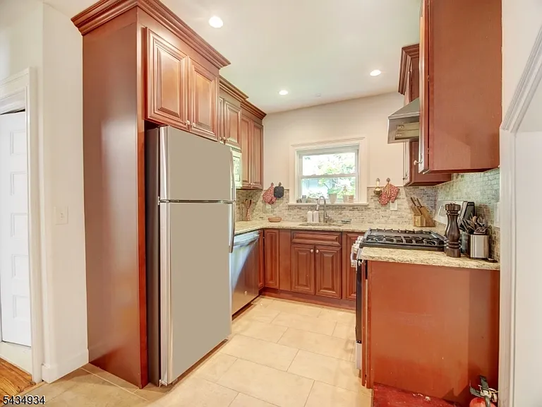 285 Claremont Ave #2 — Photo 5