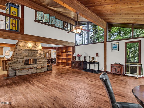 2nd image of 4 Hidden Splendor Ct