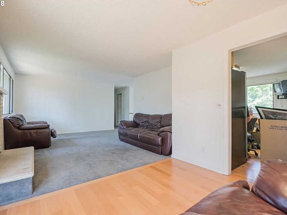 5th image of 10807 NE Crest Ave