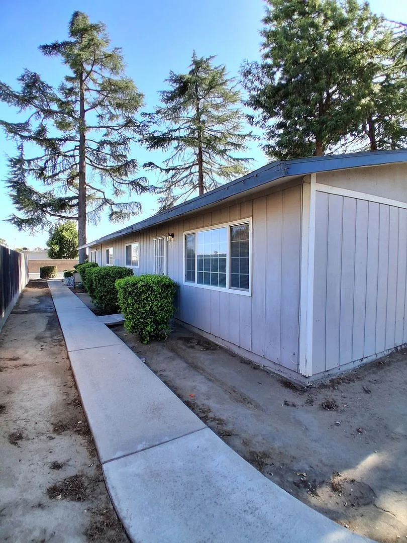 57-83 W. San Jose — Photo 2
