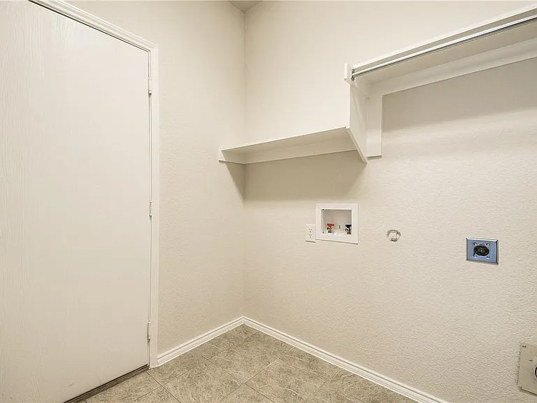 2338 Falcon Point Dr — Photo 18