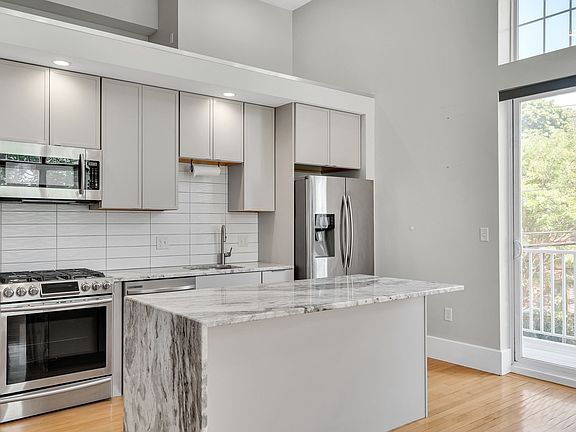 5th image of 204 Spencer Ave Unit 6